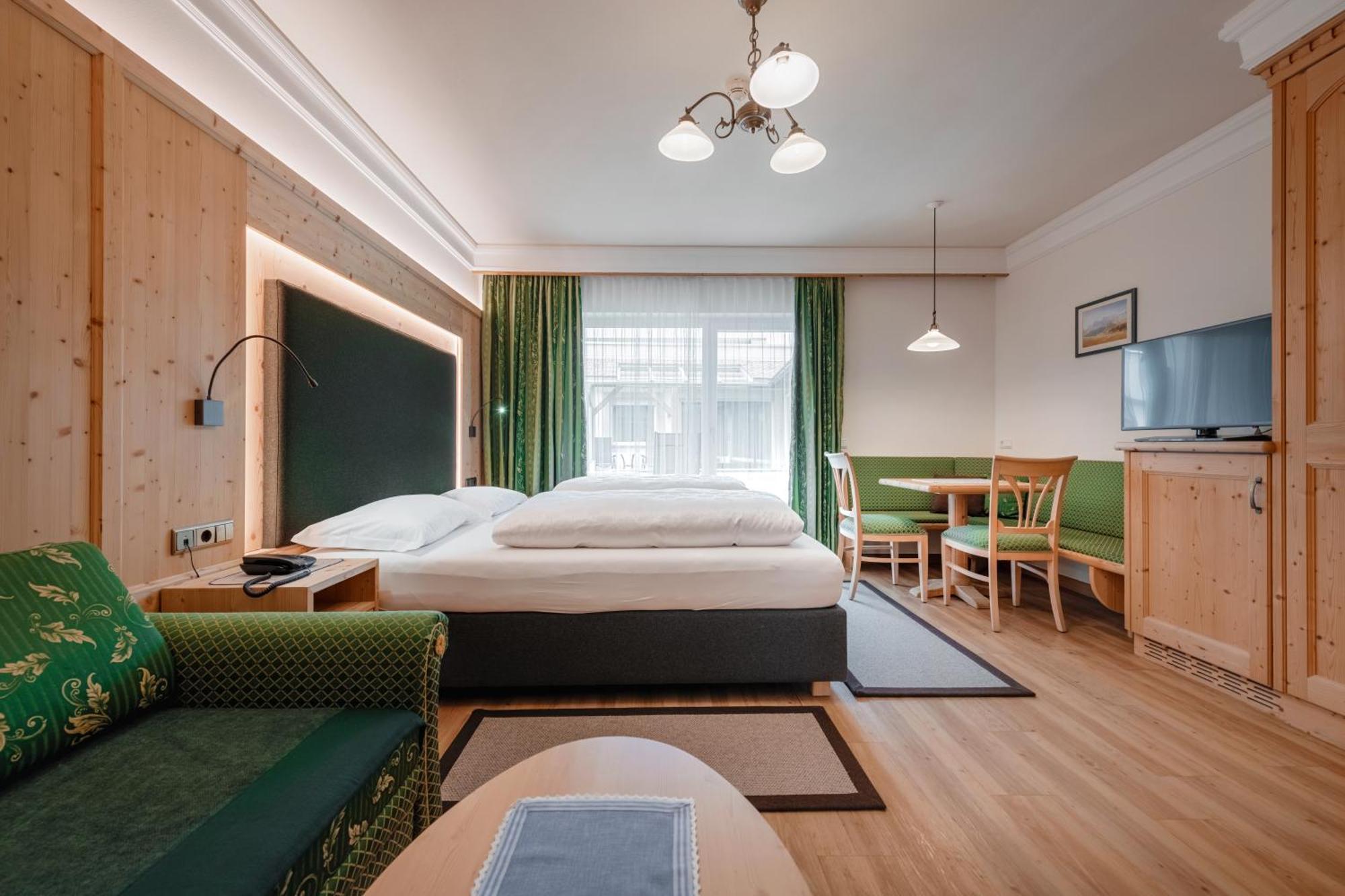 Hotel Sureghes Ortisei Exterior photo